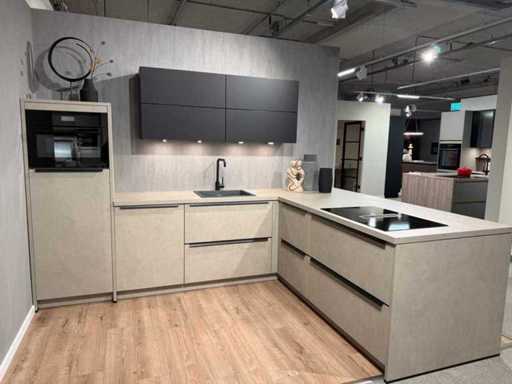 Schüller - Showroomkeuken met apparatuur