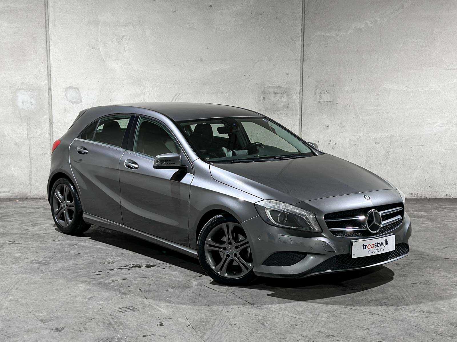 Mercedes-Benz A180 4U3 A-klasse 121pk 2013 (Origineel-NL), 8-SRR-41