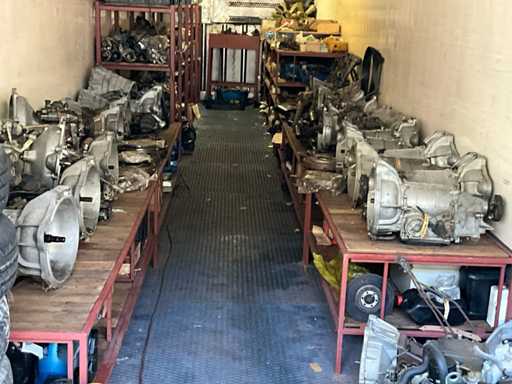 Grand lot de pièces Mercedes (1964-1993)