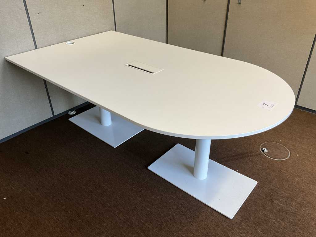 Desk 200x110 with cable grommet
