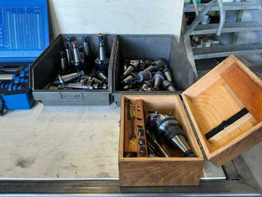 Tool holder (31x)