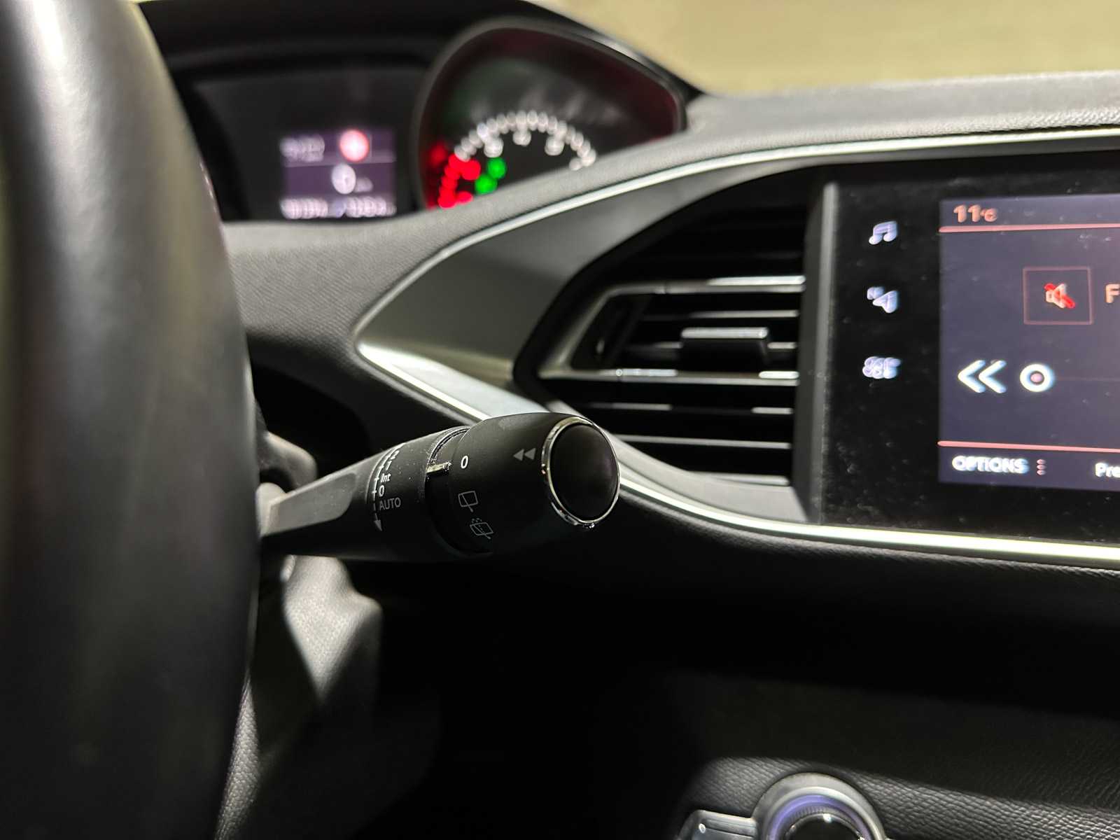 Peugeot 308 SW 1.2 PureTech Blue Lease Premium 5D 131pk 2020 (Origineel-NL), H-199-PD