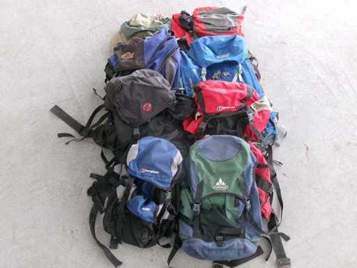 Mix per zaini da trekking, parzialmente difettoso nella scatola di legno (R21) (18x)