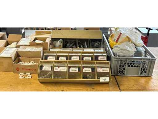 Lot d’articles de magasin de bricolage