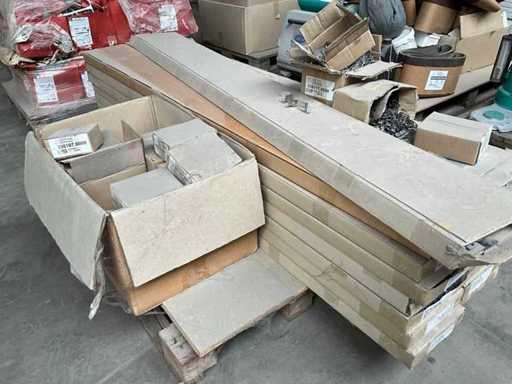 Matériaux de fixation pour panneaux de plafond