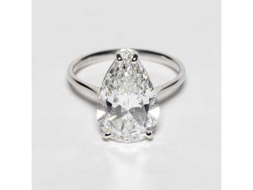 Anello in oro bianco 18 carati con 5.01 ct diamante