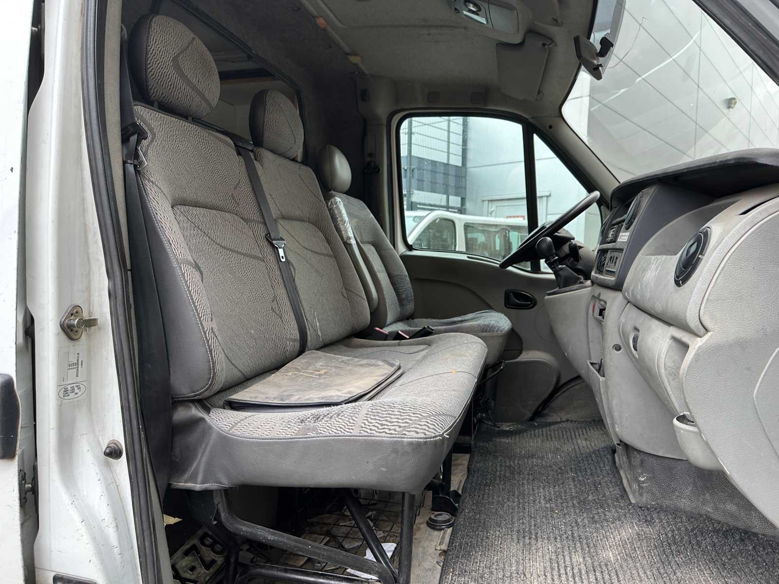 Renault Master T28 2.5dCi 114hp 2006, 23-BZ-XL Youngtimer