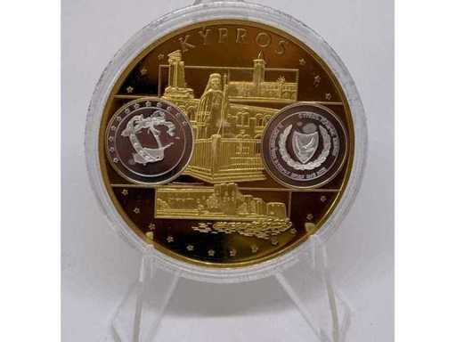 Médaille commémorative en cuivre plaqué or et argent – modèles européens hongrois, 40 mm de diamètre.