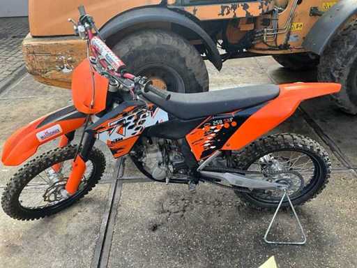 KTM 250 SXF Dirt Bike