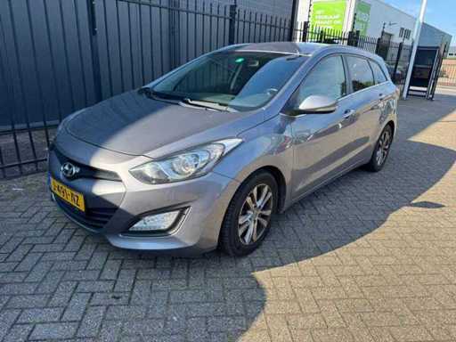 Hyundai - i30 Kombi - 1.6 GDI i-Vision -J-491-NZ 2013 im Jahr