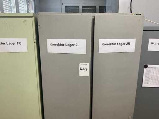 Schrank mit Inhalt