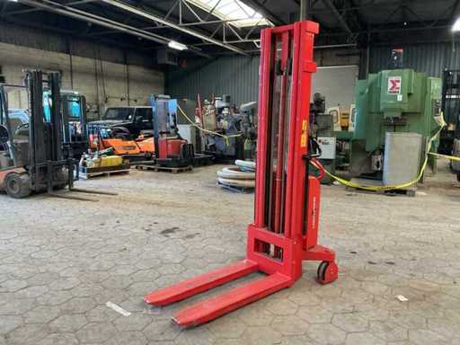 Stacker Logitrans ELF1001/3300 z 2004 roku