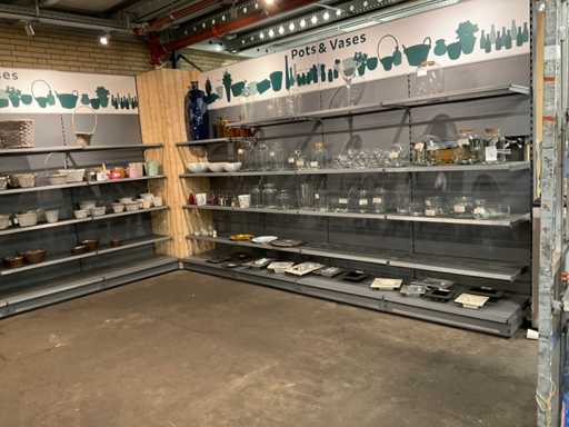 Batch of vases and baskets