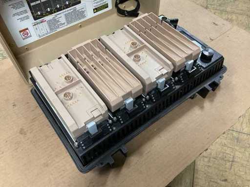 Înc?rc?tor de baterii BTC70100 Bren-Tronics Inc.