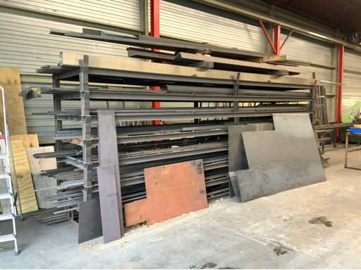 Scaffalatura metallica incl. Contenuto