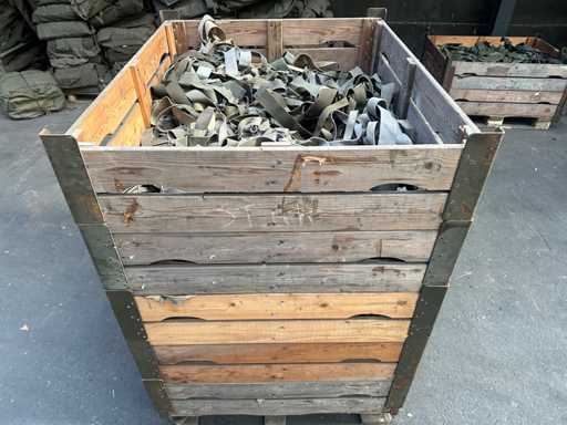 Batch von Gürteln grau