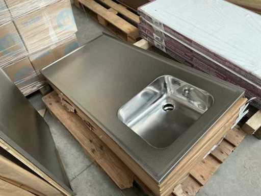 Piano di lavoro in acciaio inox Reginox con lavandino incorporato