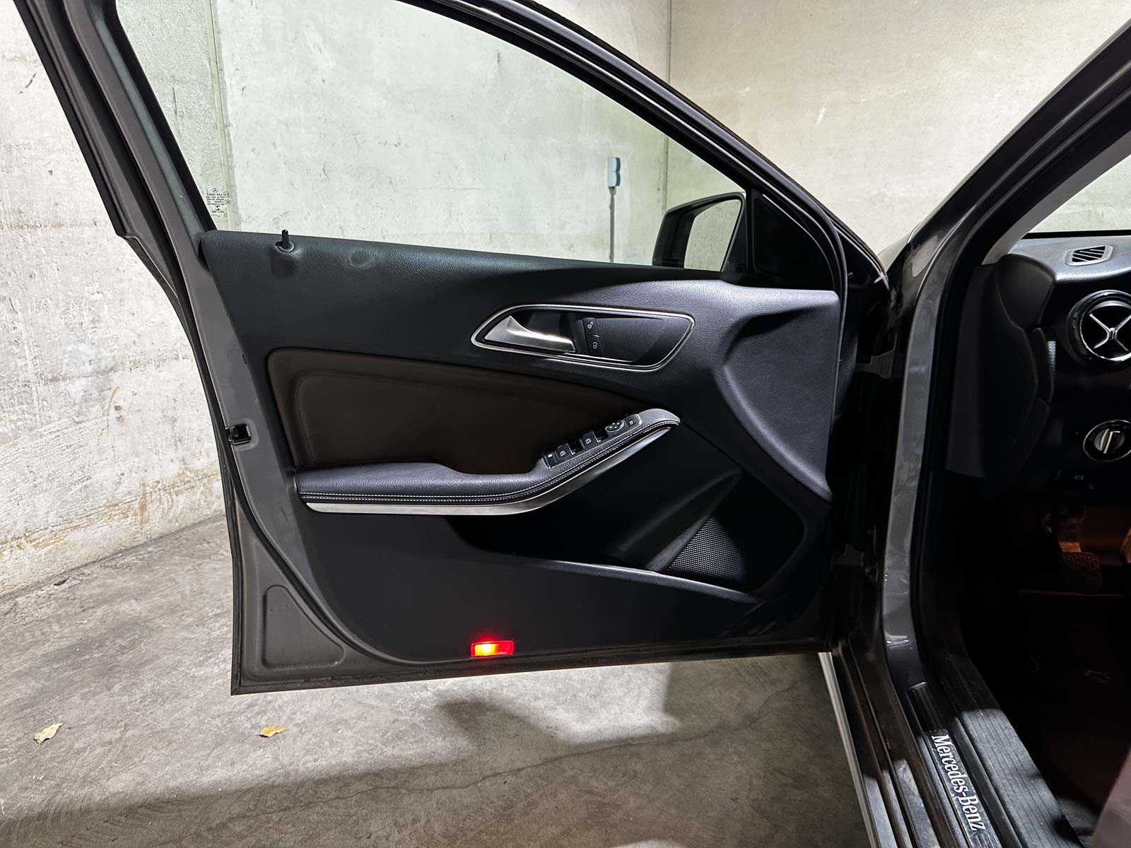 Mercedes-Benz A180 4U3 A-klasse 121pk 2013 (Origineel-NL), 8-SRR-41