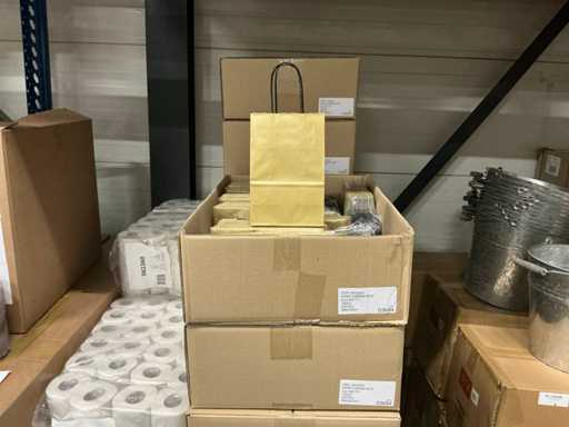 Partij gouden papieren tasjes 21x14x8cm (4475x)