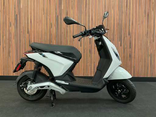 Piaggio Modello "1" Monopattino Elettrico FJT-13-J