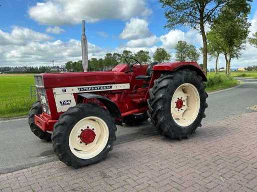 Trattore agricolo International 744 Allrad a trazione integrale