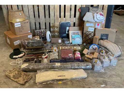 Lotto di accessori per la casa nuovi e usati