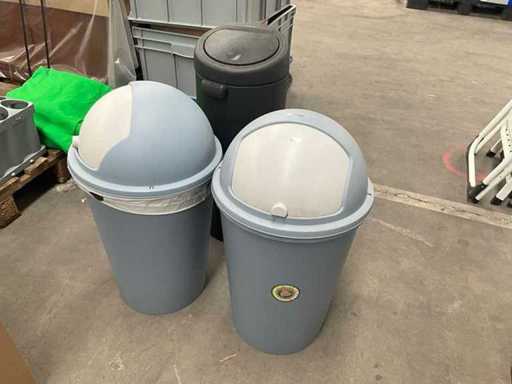 Diverses poubelles (3x)