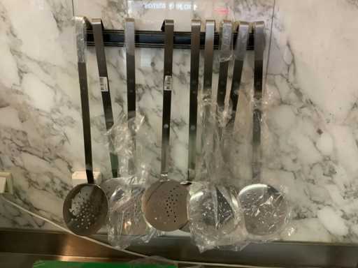 Magnes no?owy ze skimmerami