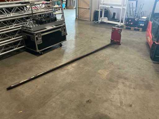 Carpet mandrel for forklift
