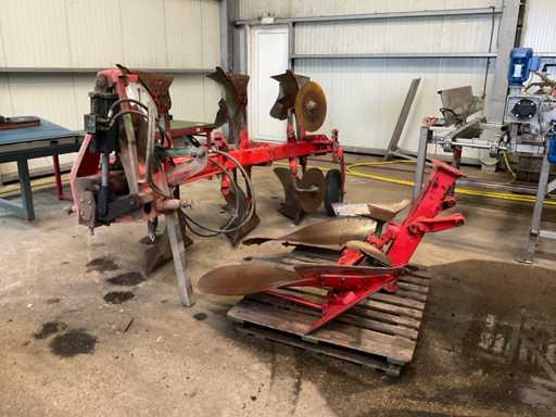 Modello Kverneland. L 4-scissors Aratro reversibile