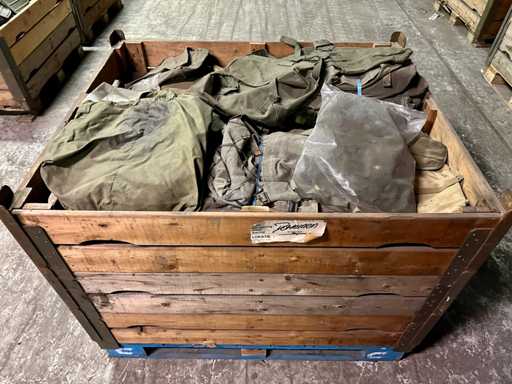 Lot de diverse gen?i militare de pânz?