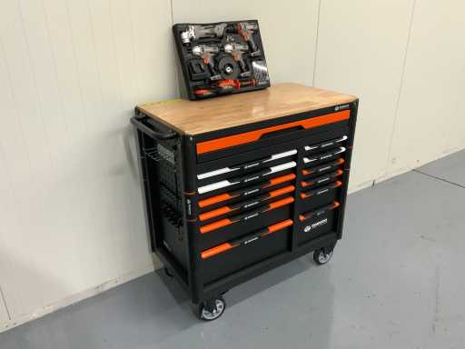 Daewoo - DAMWS267 + 4 in 1 set accugereedschap - Gereedschapswagen 13 laden