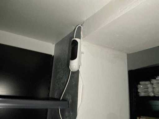 Caméra de surveillance, montée au mur (3x)