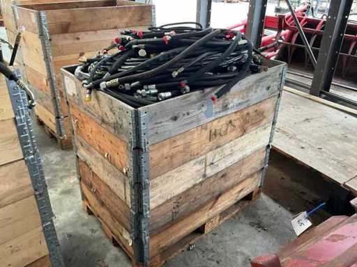 Batch of various hydraulic lines