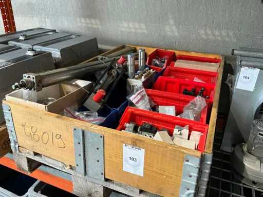 Lotto di varie parti pneumatiche