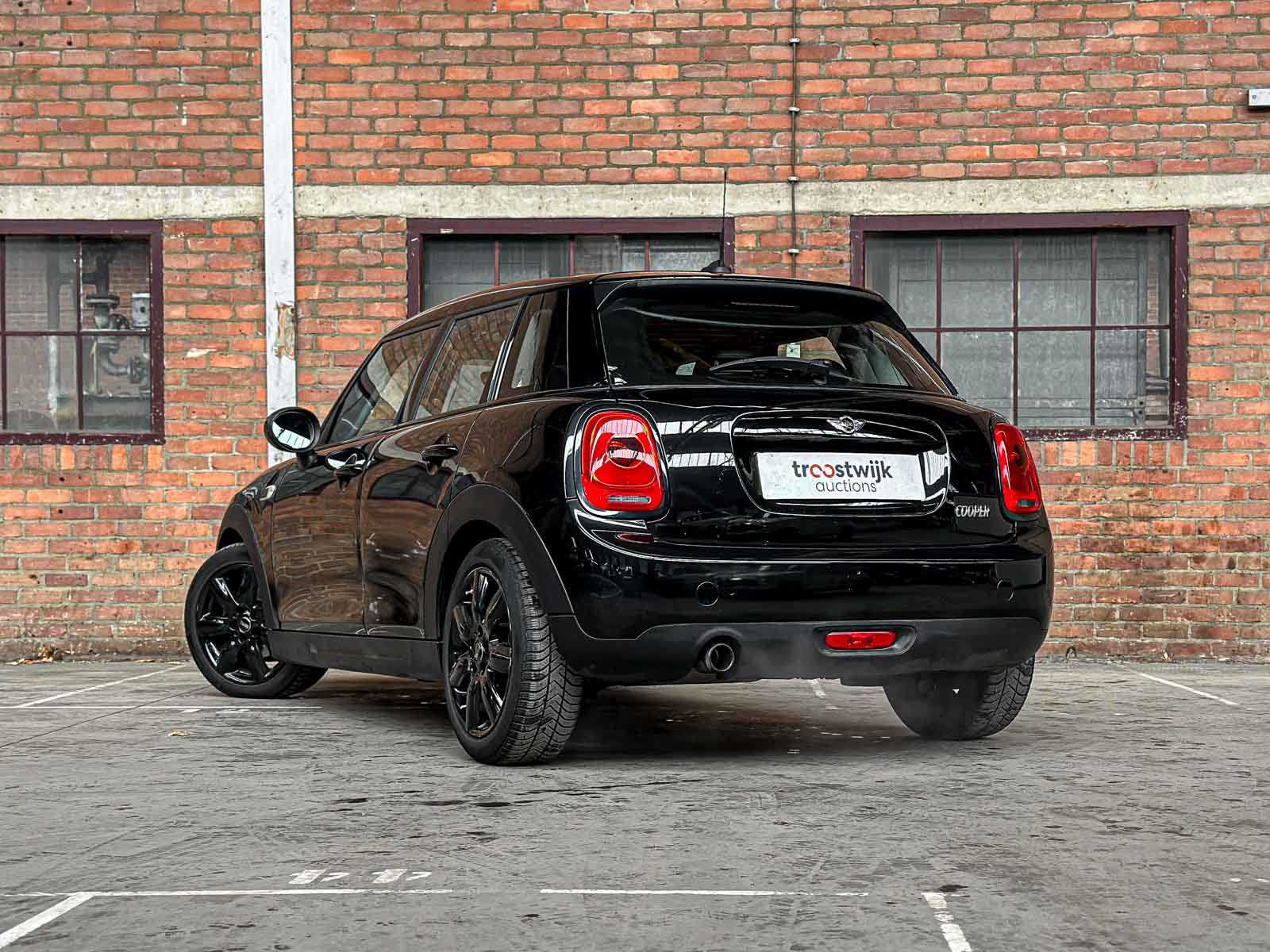 Mini Cooper 1.5 Business 136pk 2016 (Origineel-NL), KR-270-J