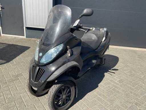 2010 Piaggio Scooter trzykołowy 300 LT MP3