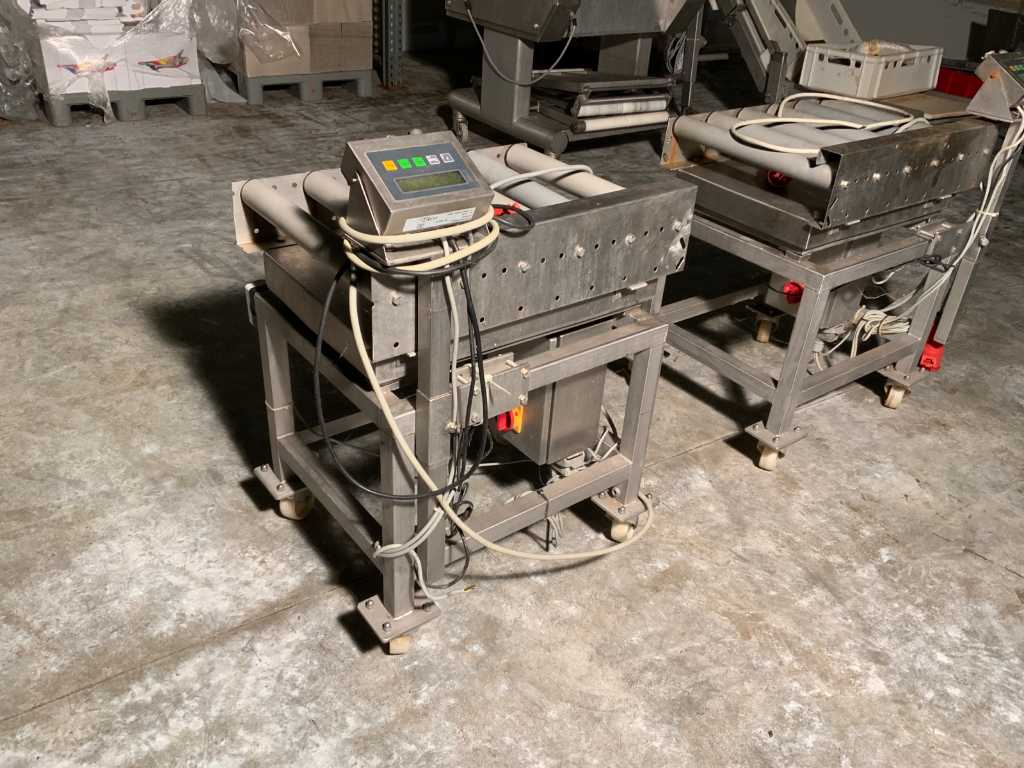 Roller conveyor weighing system