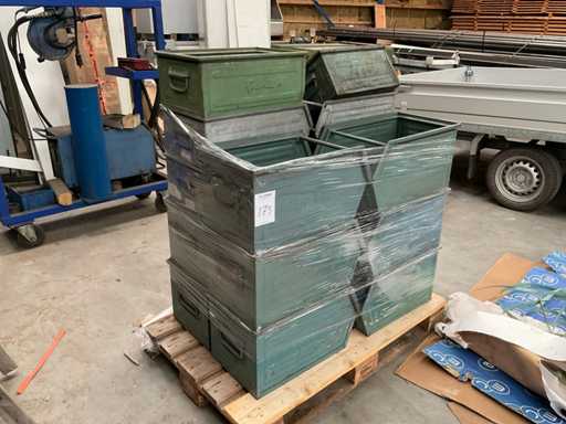Lot de containere metalice de depozitare