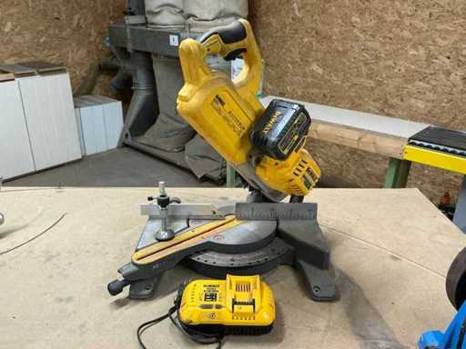 Scie circulaire sans fil Dewalt DCS777