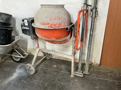Lescha SM 145 Betonmischer und verschiedene