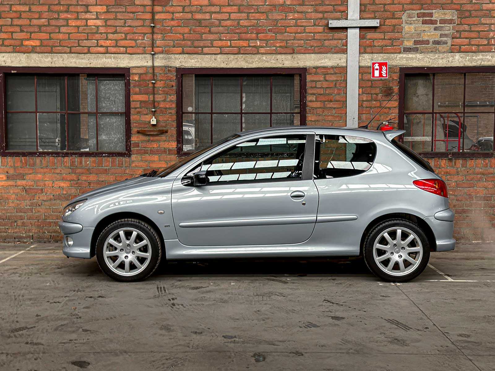 Peugeot 206 2.0-16V GTI 134hp 2004, 33-NS-VN