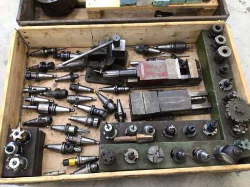 Gama de diversos accesorios para la metalurgia SK40, tornillos
