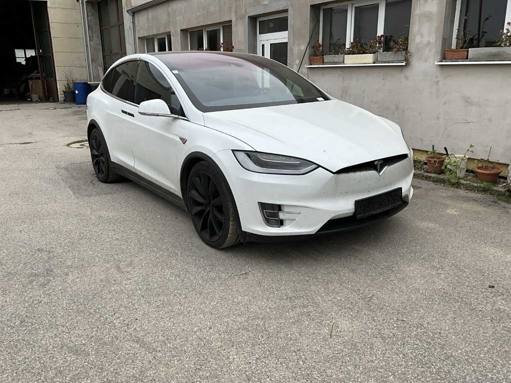 2017 Tesla 90X Model X Car