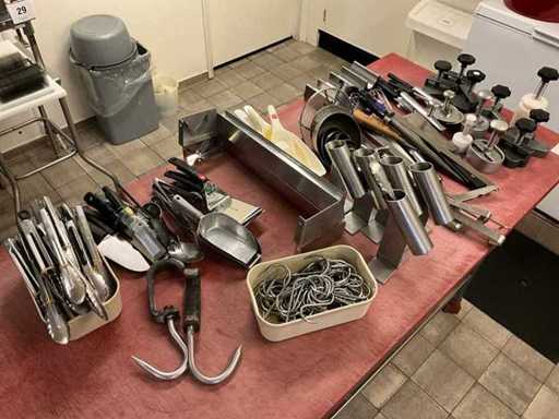 Beaucoup d’ustensiles de cuisine divers