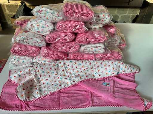 Rodzaj! Pikowany koc dziewczyny ró?ne wzory (40x)