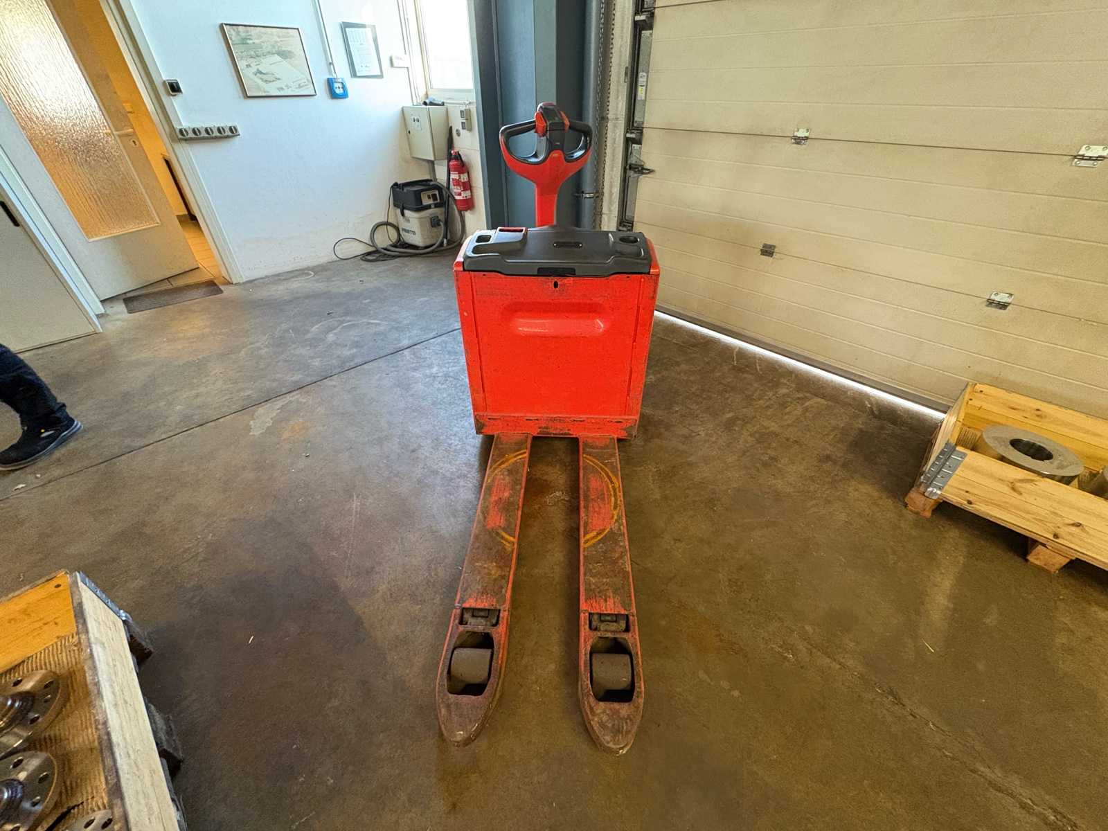 SCHRADER – Ant Electric Pallet Truck