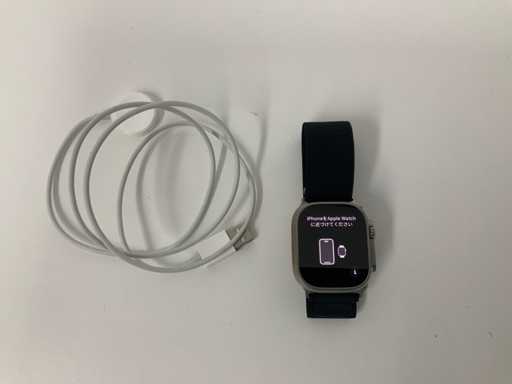 Apple Watch Ultra 49mm GPS+Cellular Natural Titanium z czarnym paskiem na nadgarstek