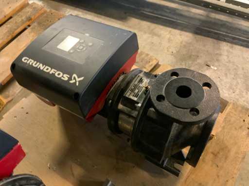 Grundfos NBE 32-125.1/140 Pompe centrifuge monocellulaire non auto-amorçante