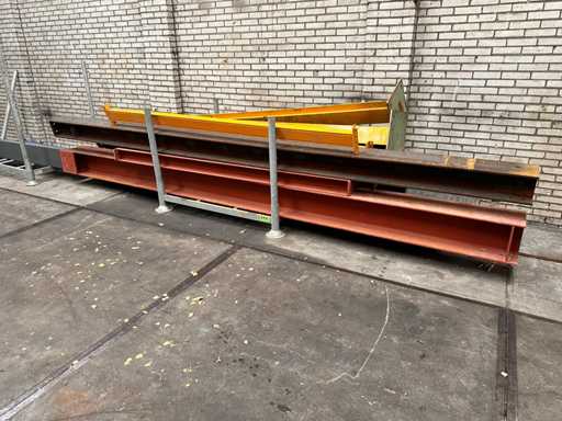 Charge von Eisenträgern 